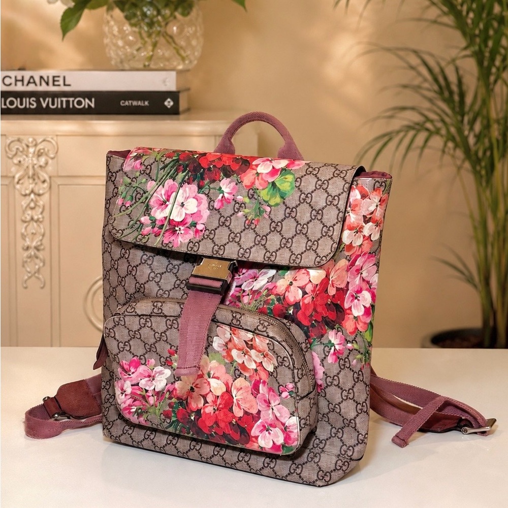 Gucci GG Supreme Monogram Blooms Medium Backpack